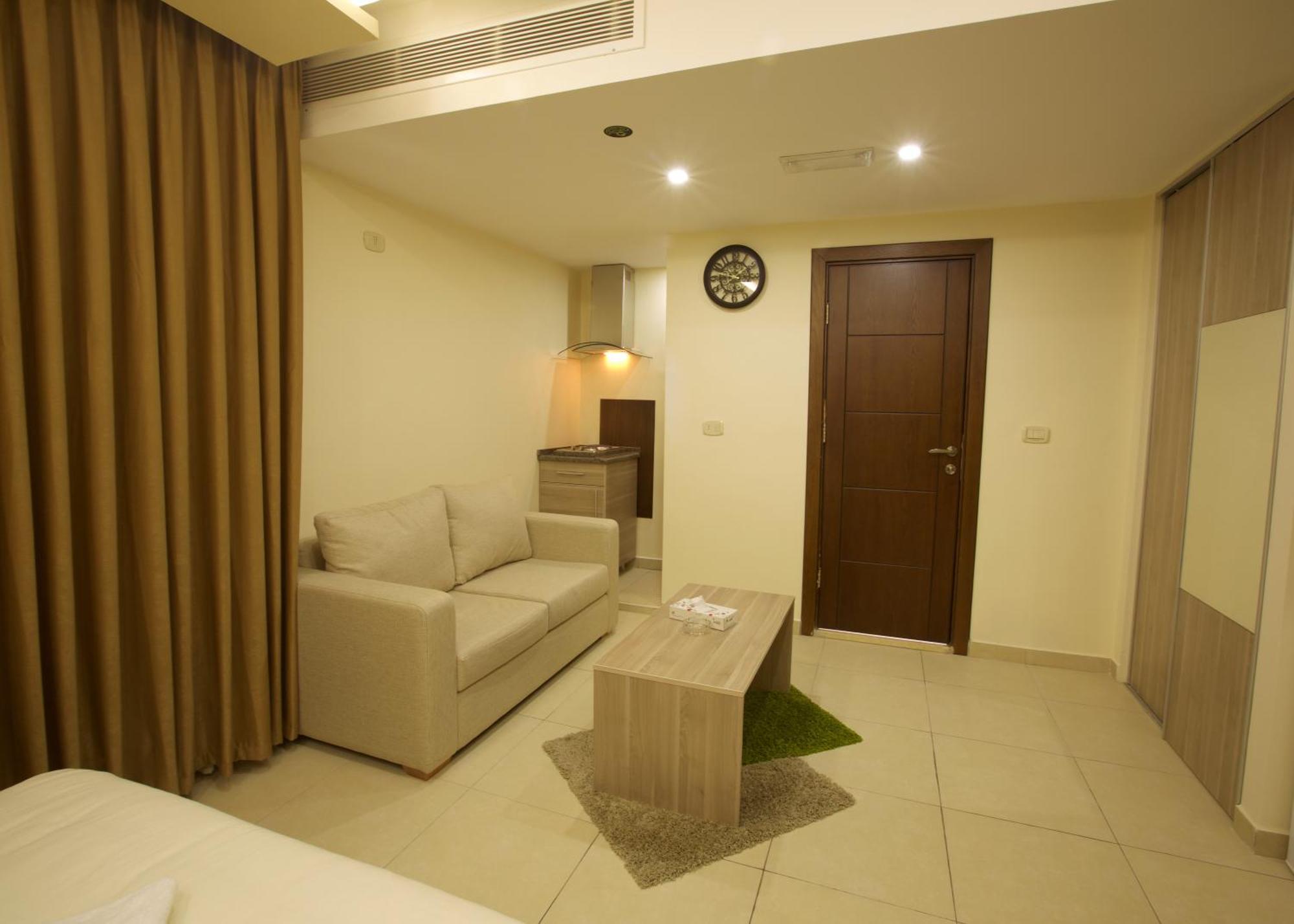 Lujain Hotel فندق النور واللجين Amman Extérieur photo