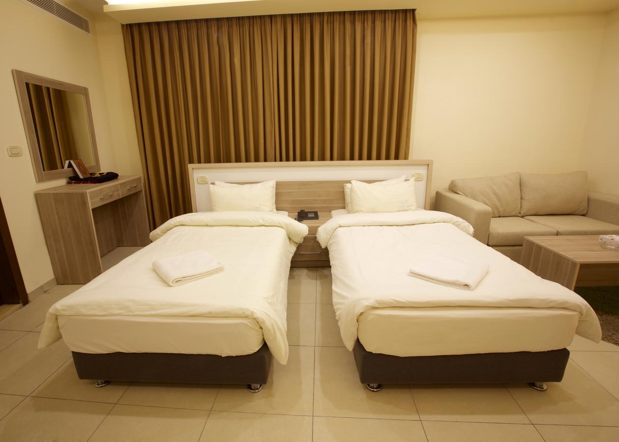 Lujain Hotel فندق النور واللجين Amman Chambre photo
